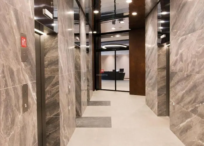 Апартаменты Sag Panorama 3 19th Floor Great View Free Parking *